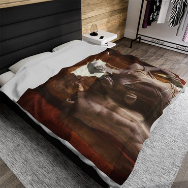 Elettra and Oreste luxury blanket by Storaro Art Collection - Elettra and Oreste classical sculptures with golden architectural framing in tragic nobility atmosphere on premium comfort fabric
