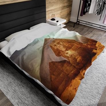 Works of Man luxury blanket by Storaro Art Collection - Great Sphinx and Giza pyramids with golden desert atmosphere on premium comfort fabric
